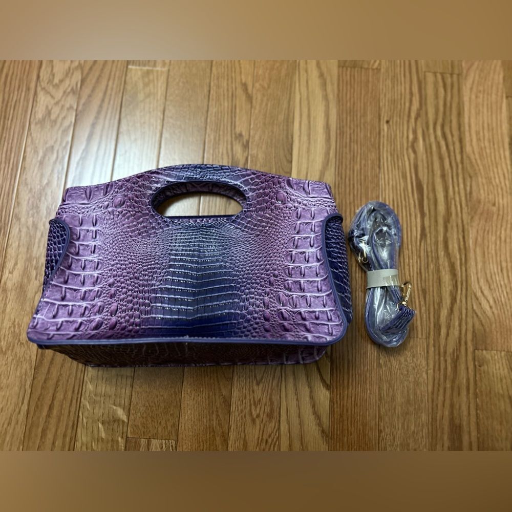 Womens Faux Crocodile Patterned Purse NWT - Picture 5 of 5